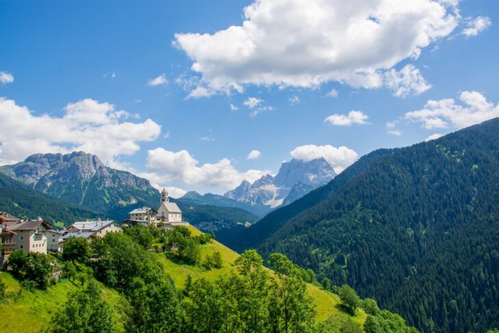 Das Dorf Colle Santa Lucia ist eine der vielen kleinen Gemeinden, die zum Nationalpark Dolomiti Bellunesi gehören.