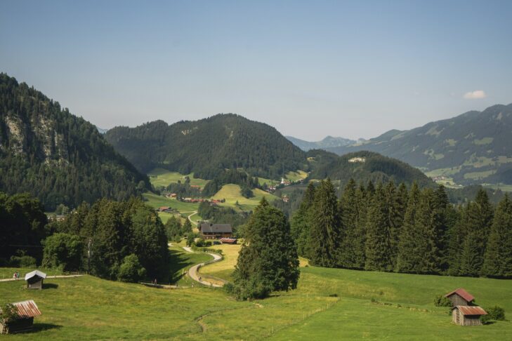 Die Landschaft rund um Obersdorf im Allgäu gehört im Sommer zu den schönsten Wanderregionen Deutschlands.