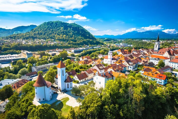 Kranj ist die größte Stadt der slowenischen Bergregion Gorenjska und wird auch als "Hauptstadt der slowenischen Alpen" bezeichnet.
