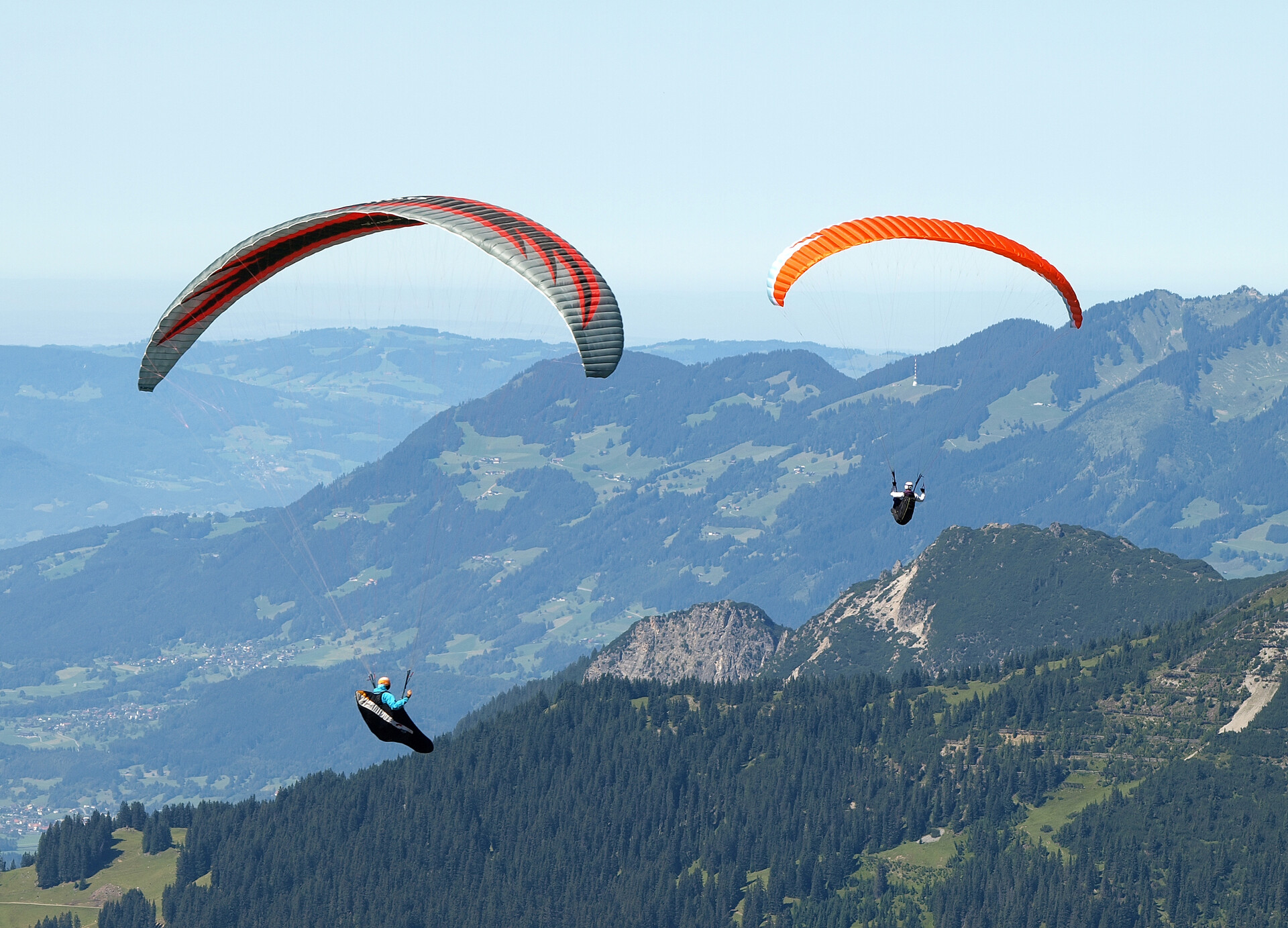 Paragliding Alpen: Die schönsten Fluggebiete und Tipps für Gleitschirmflieger