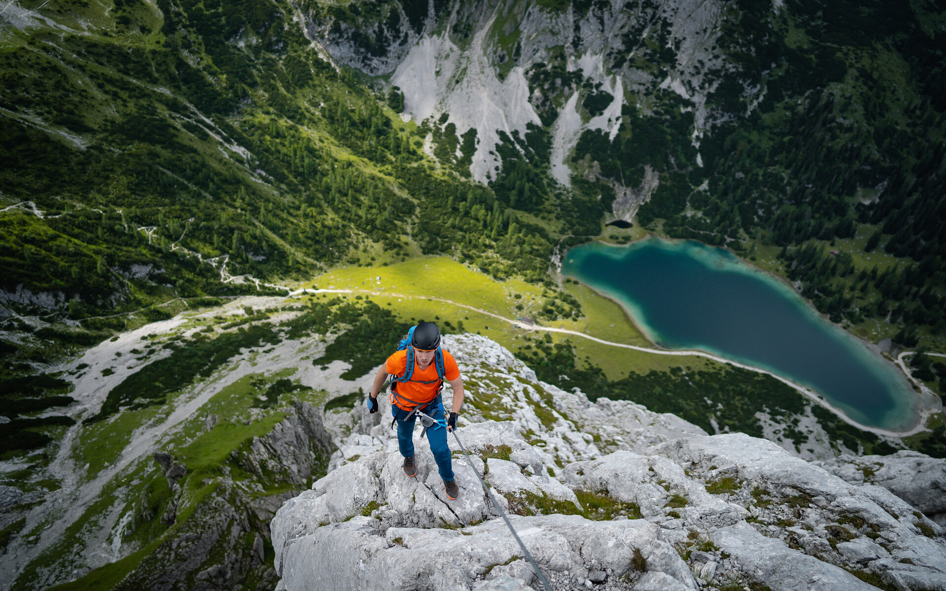 Bergsteigen lernen: Die Grundlagen für den sicheren Einstieg