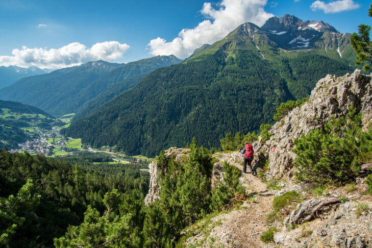 Der Fernwanderweg "E5" ist Teil des Europäischen Fernwanderwege-Systems und führt dabei auf spektakulären Routen auch durch die Alpen.