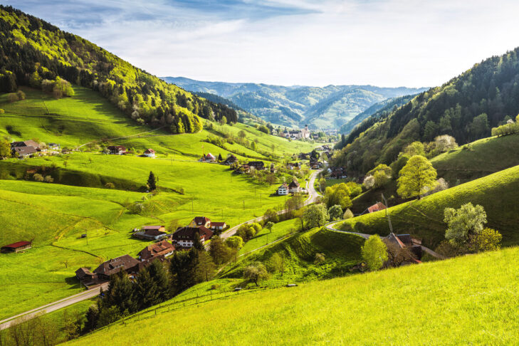In den Bergen des Schwarzwaldes warten auch im Herbst viele charmante Dörfer.