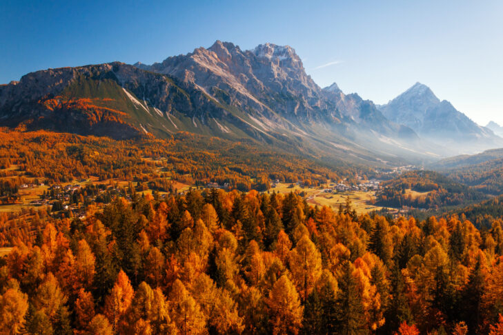 Der goldene Herbst hinterlässt im gesamten Alpenraum traumhafte Landschaften, wie in der Gipfelwelt Südtirols.