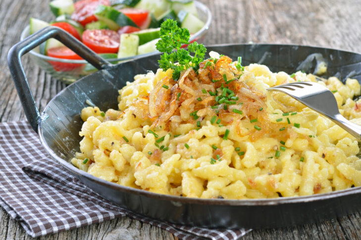 Kraftig ret: Ostespätzle med ristede løg.