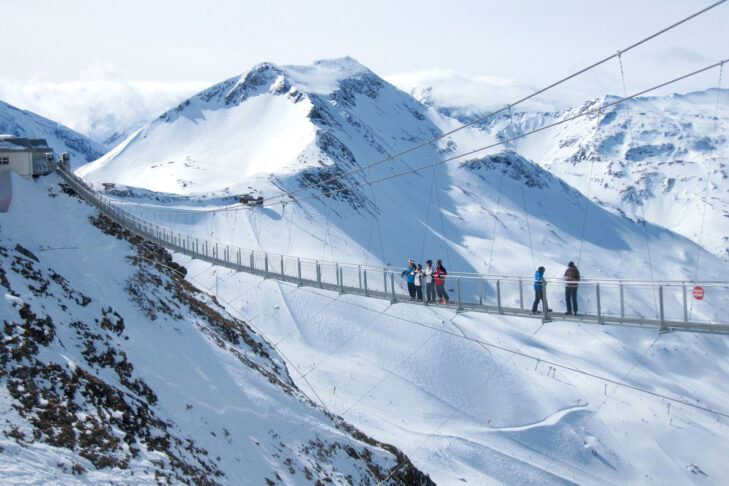 Die Stubnerkogel-Hängebrücke in Bad Gastein ist ein atemberaubendes Ziel für alle, die schwindelfrei sind.