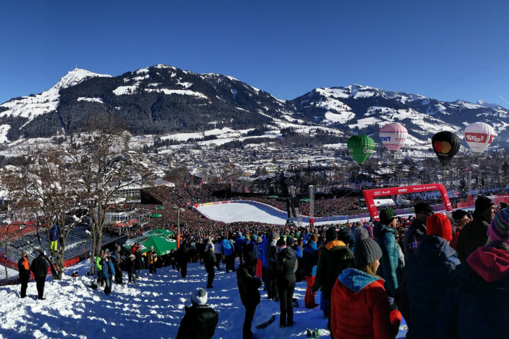 Hahnenkamm-løbet på den legendariske Streif tiltrækker hvert år titusindvis af tilskuere og adskillige berømtheder til Kitzbühel. Både sig selv og vinderne fejres derefter ved après-ski.