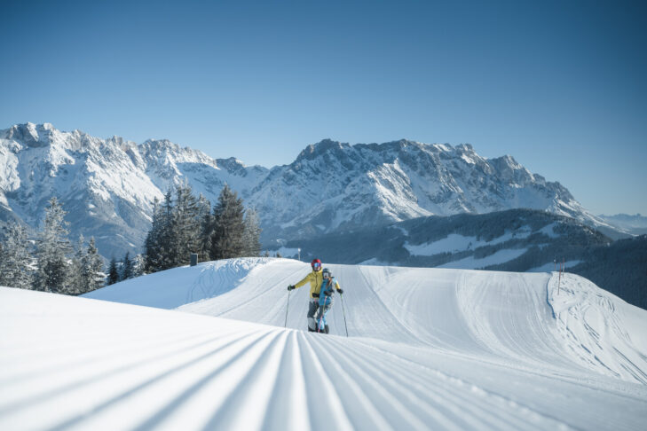Området omkring Hochkönig (2.941 m) i Berchtesgadener-Alperne er et af Østrigs mest populære skisportsområder. Selve toppen rager op over alle bjerge i en radius på knap 35 km.