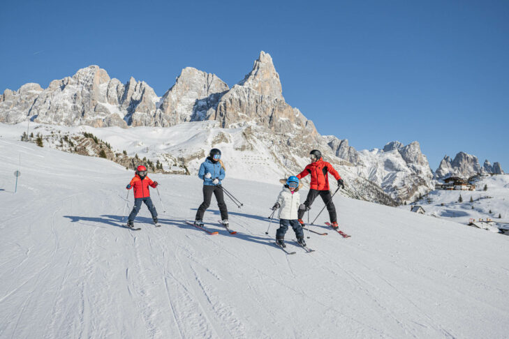 På de 1.200 kilometer piste i skiforbundet Dolomiti Superski kan børn under 9 år få et gratis skipas.