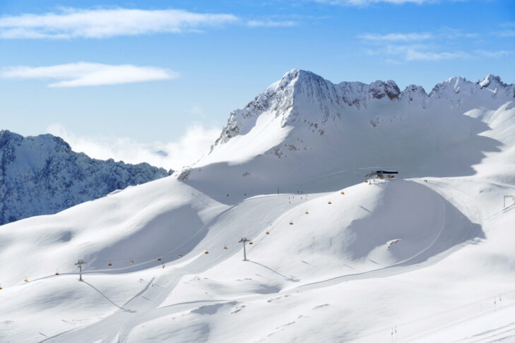 Zugspitze er ikke kun Tysklands højeste bjerg, her ligger også Tysklands højeste skisportssted.